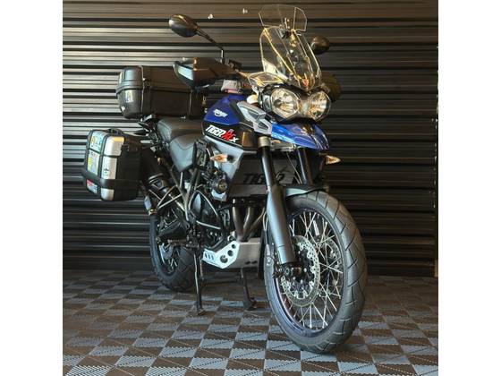 TRIUMPH TIGER 800 XCX TRIUMPH TIGER 800 XCX